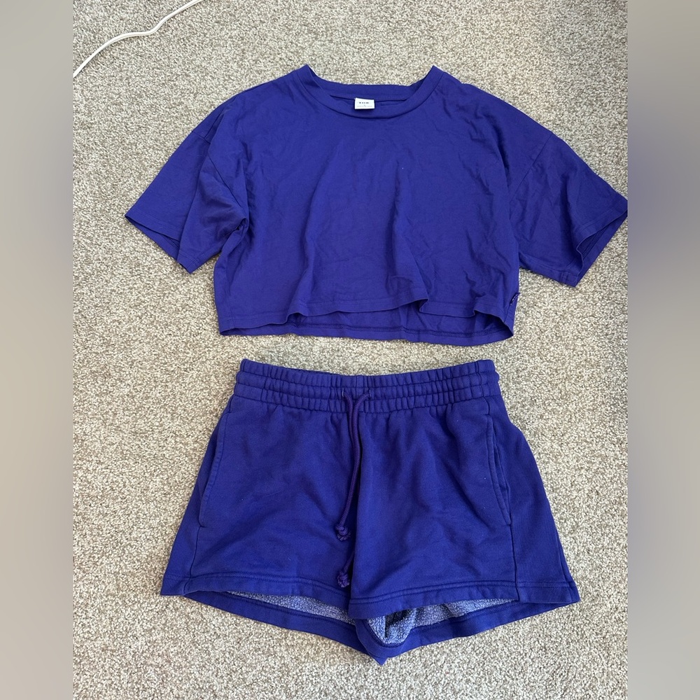 aritzia tna sweatshort and cropped tshirt set